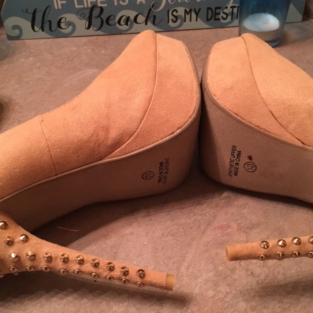 Shoes - Picture 4 of 6